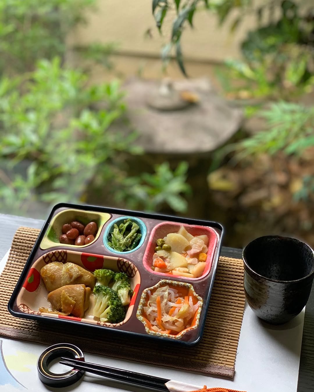 ・ 今日は有名なお相撲さんが引退した日です。 ２人もいます。１９７１年に大鵬が 、１９９１年には千代の富士が引退 した日だそうです。色んな国技の中 で相撲は裸ひとつで闘うというとて もシンプルな国技で男らしいと思い ます。 #お弁当 #ごは...