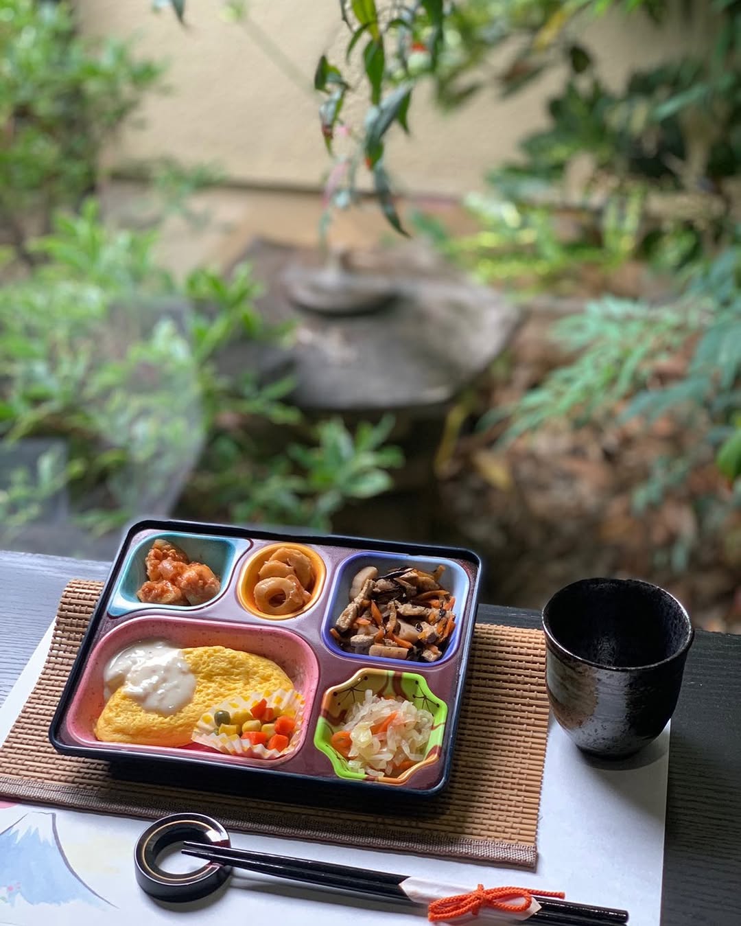 ・ 今日は和菓子の日です。 和菓子で何が好きですか？ 私はあんこ、その中でもつぶあんが 好きです。これも日本の昔からある 伝統文化ですね？あんことお茶の組 み合わせはすごく美味しいですよね ～！今日はあんこを買って帰ろう！ #お弁当 #今日...