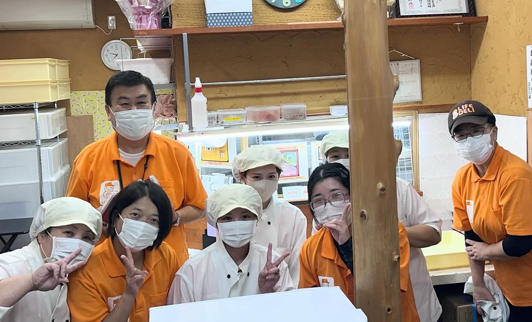 【 🎉開店5周年🎉 】 おかげさまでライフデリ加須・羽生店は5周年を迎えることが出来ました😄 オープンから今まで関わってくださったすべての方に御礼申し上げます🍀 そして今日も最高のスタッフと共にお弁当をつくりお届けできていることを本...